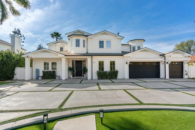 Luxury rehab center in Los Angeles featuring a private upscale residence designed for exclusive addiction treatment and recovery.